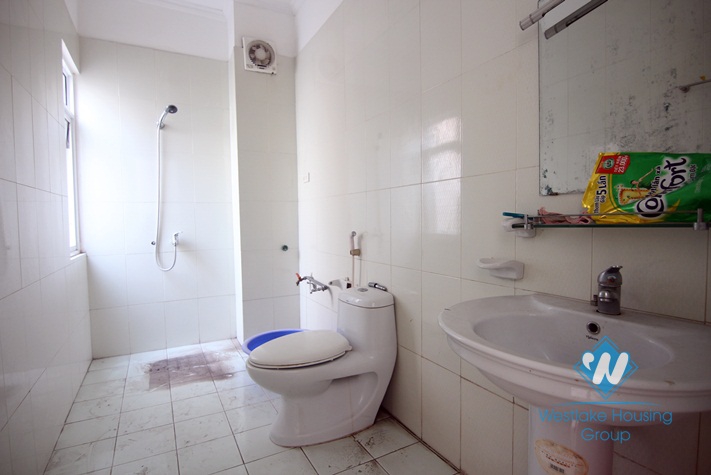 4 bedrooms house for lease in Hoang Hoa Tham street , Ba Dinh district.